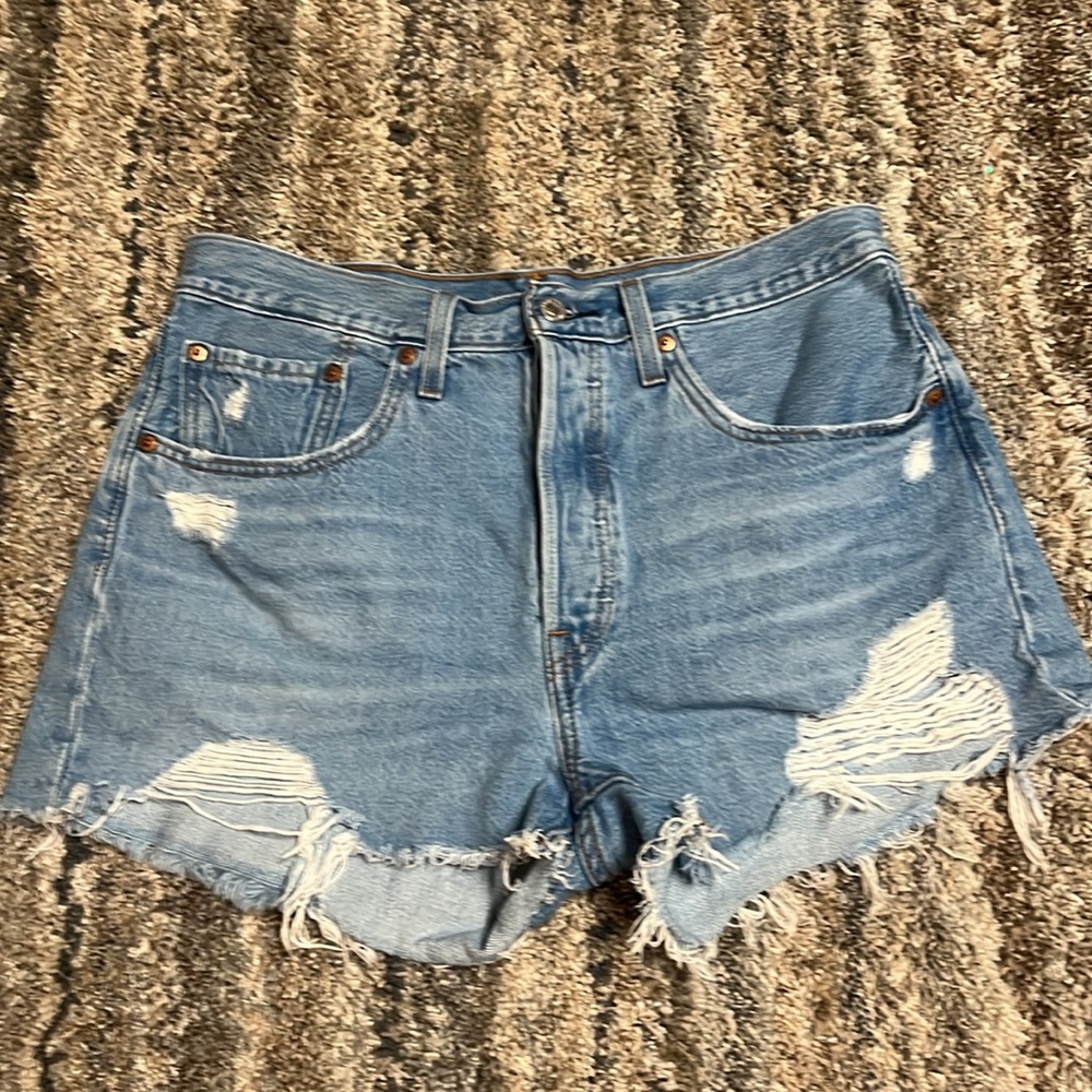 501 Levi’s Distressed Medium Wash Jean Shorts